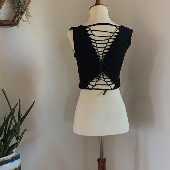 Kindness Matters Graphic Altered Crop XS - Picture 3 of 4